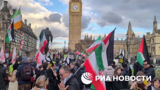 Акция протеста в Лондоне против ударов по Ирану