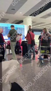 Пассажиры отмененного рейса Дубай-Краснодар не могут заселиться в отель