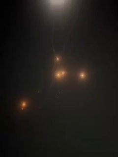 Удар иранской ракеты по дороге в Иерусалиме