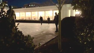 Трамп проигнорировал вопросы об Иране и предложил посмотреть на статуи