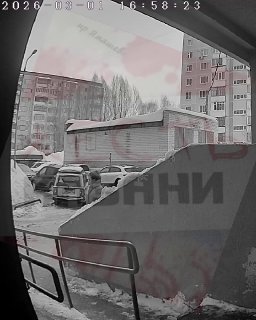 Мать спасла ребёнка от обрушившегося снега в Казани