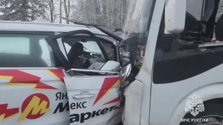 ДТП с автобусом и такси в Ленинградской области: 11 пострадавших