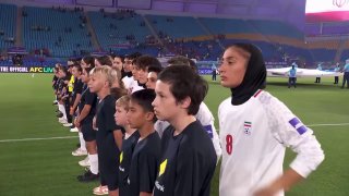 Иранские футболистки отказались петь гимн