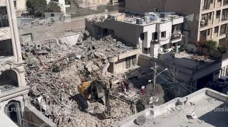 Авиаудар Израиля привел к разрушению здания рядом с офисом RT в Тегеране