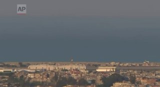 Контраст в Бейруте: гражданские рейсы на фоне руин