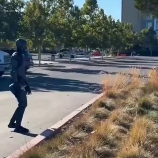 Теория заговора: Байден - робот Илона Маска?