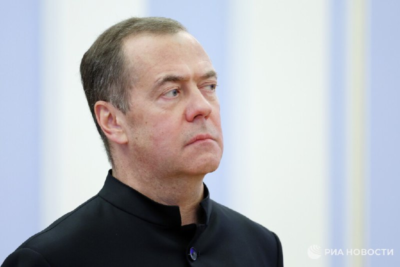 Медведев раскритиковал обсуждение помощи США в НАТО