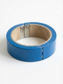 Браслет-изолента: новый тренд или странный концепт?