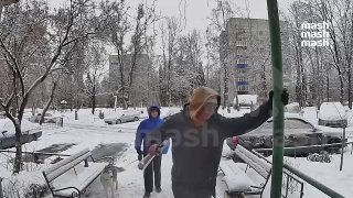 В Липецке хулиганы устраивают "похороны" домофонам