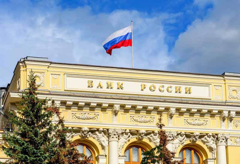 ЦБ продлил ограничения на снятие наличной валюты