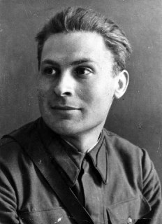 Стихотворение Алексея Фатьянова о любви в городском саду