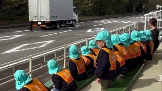 Япония показывает детям смерть на дорогах — и это работает