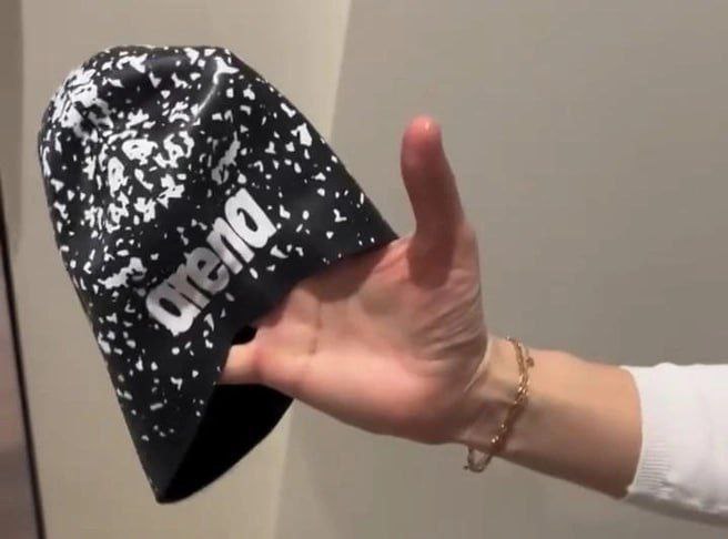 Школьнику запретили участвовать в плавании из-за логотипа ушедшего бренда