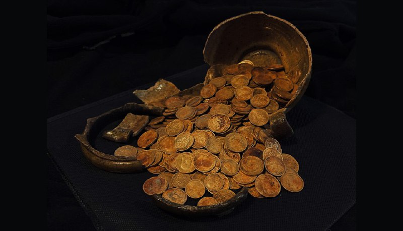 В Торжке найдены более 400 царских золотых монет