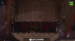 Кадры приземления самолета с бойцами РФ, вернувшимися из украинского плена