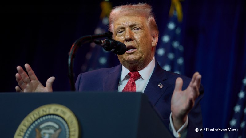 Трамп прокомментировал слухи о разведданных Ирану, США отправляют авианосец