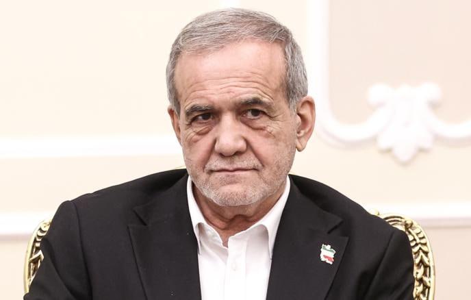 Пезешкиан попросил Путина поддержать права Ирана на международной арене