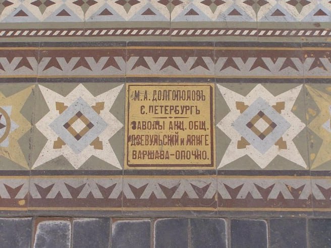 В ВЕИП отреставрировали дореволюционную плитку на входе