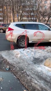 Автомобиль с дипломатическими номерами влетел в метро «Пражская»