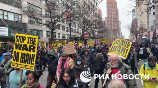 Противники ударов по Ирану вышли на улицы Вашингтона и Нью-Йорка