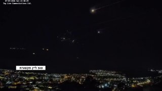 Десятки вспышек от работы ПВО над Кирьят-Шмоной