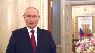 Путин поздравил россиянок с 8 Марта