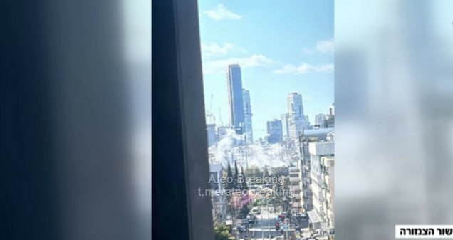 Фрагменты ракет упали в Тель-Авиве