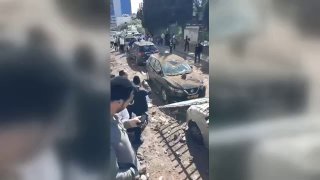 Осколок попал в автомоечный центр в районе Тель-Авива, мужчина 40 лет находится в тяжелом состоянии