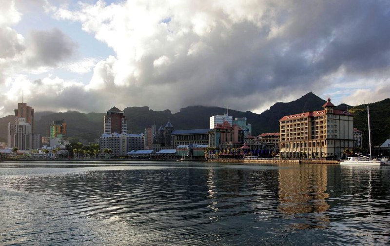 Посол: ситуация с застрявшими на Маврикии россиянами контролируется