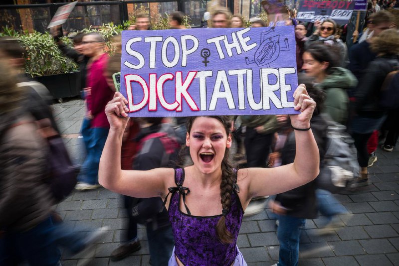 Женские протесты в защиту прав женщин прошли в разных странах мира