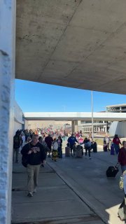 Эвакуация 2000 человек из аэропорта США из-за найденной бомбы