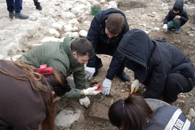 При ремонте набережной в Сухуме найдены древние укрепления и артефакты