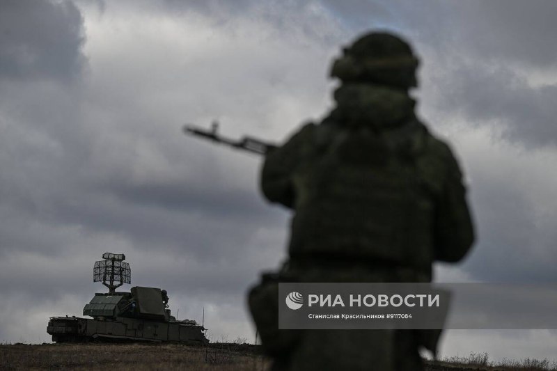 Кадры боевого дежурства расчёта ЗРК «Тор-М1» на Красноармейском направлении