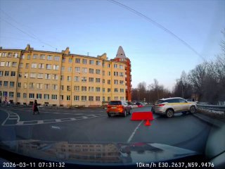 Около 8 машин столкнулись в Петербурге из-за гололеда