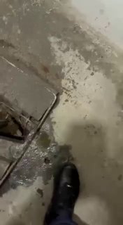 Девушка провалилась в общественный туалет в Алматы и почти два дня сидела в яме