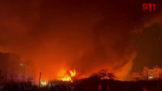 Пожар в трущобах Дели: сгорело до 400 построек