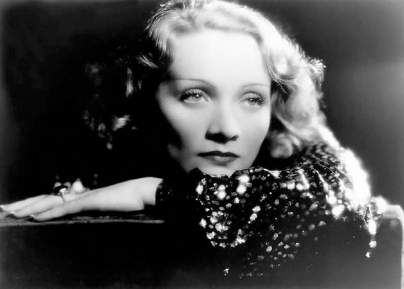 Мысли — тени ощущений: цитата Марлен Дитрих