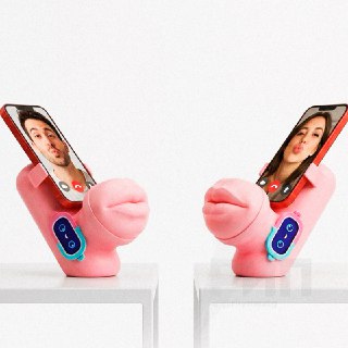 Китайский стартап изобрел девайс для поцелуев на расстоянии