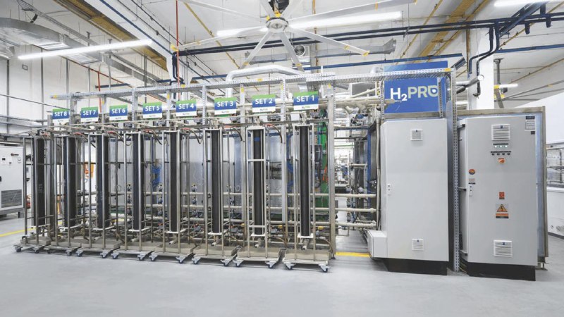 Первое в мире автономное производство водорода на солнечных батареях