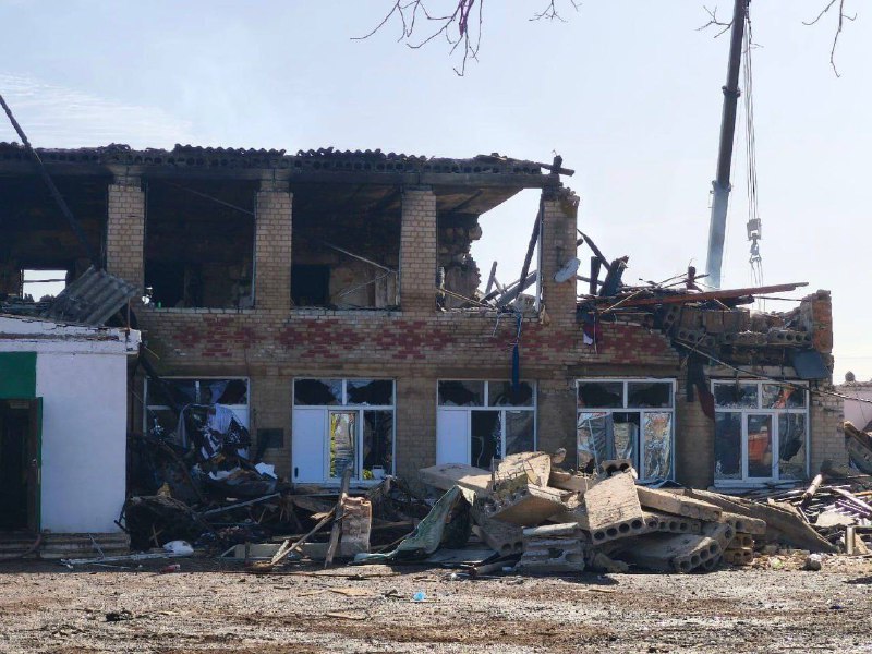 В Донецке рухнуло здание больницы после обстрела: погибли восемь медиков