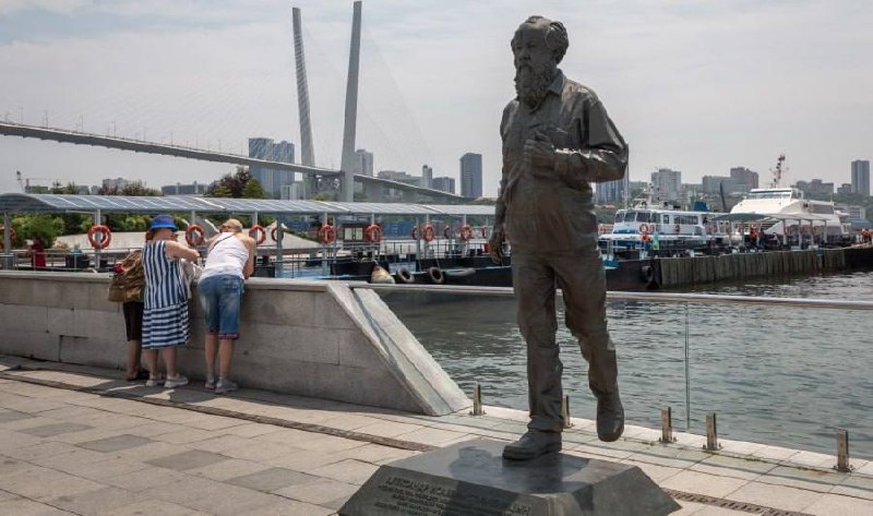 Памятник Солженицыну перенесут из Владивостока из-за несоответствия тематике набережной