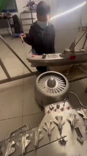 Китайский энтузиаст создал для детей работающую копию авианосца