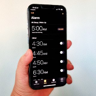 Учёные: мелодия будильника влияет на психику и концентрацию