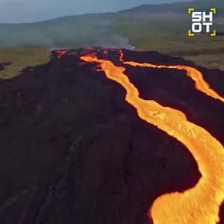 Эпичное извержение вулкана на французском острове Реюньон