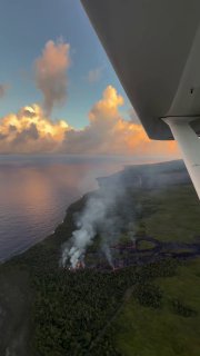 Лавовый поток вулкана на острове Реюньон почти достиг океана