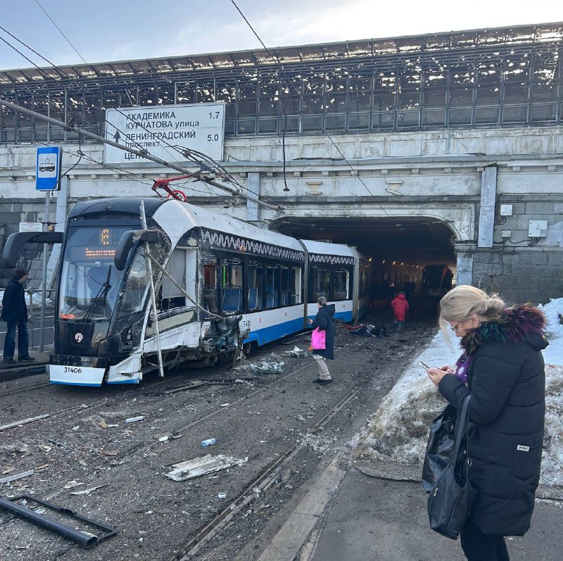 13 человек пострадали при столкновении двух трамваев в Москве