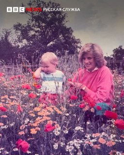 Принц Уильям показал редкое фото с принцессой Дианой в День матери