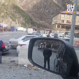 Около сотни туристов застряли на границе в Верхнем Ларсе из-за схода лавин