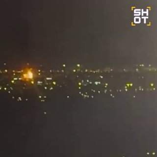 Атака иранских БПЛА в районе аэропорта Дубая: пожар, взрывы и задержка рейсов