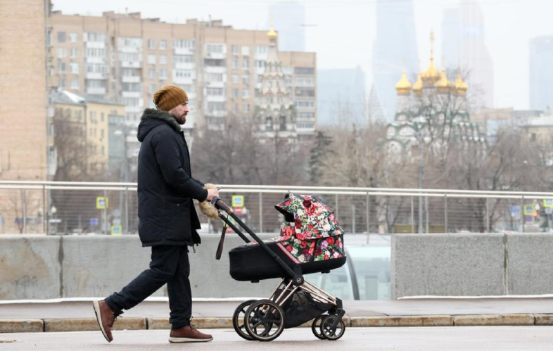 В Госдуме предложили выплачивать отцам 500 тысяч рублей за уход за детьми